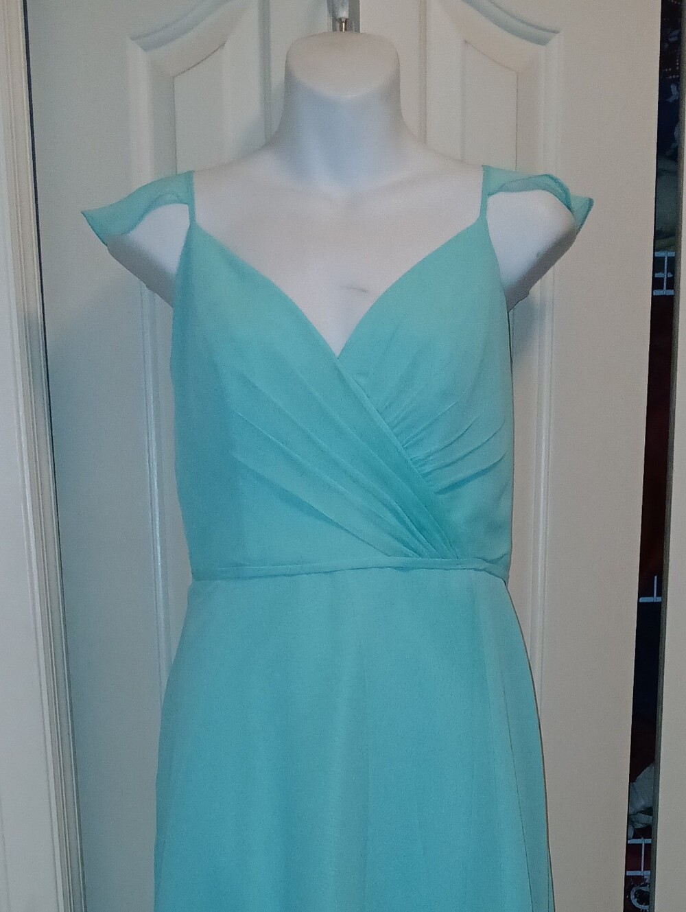 David's Bridal Turquoise Spagetti Strap V-Neck Chiffon Braidesmaid Dress